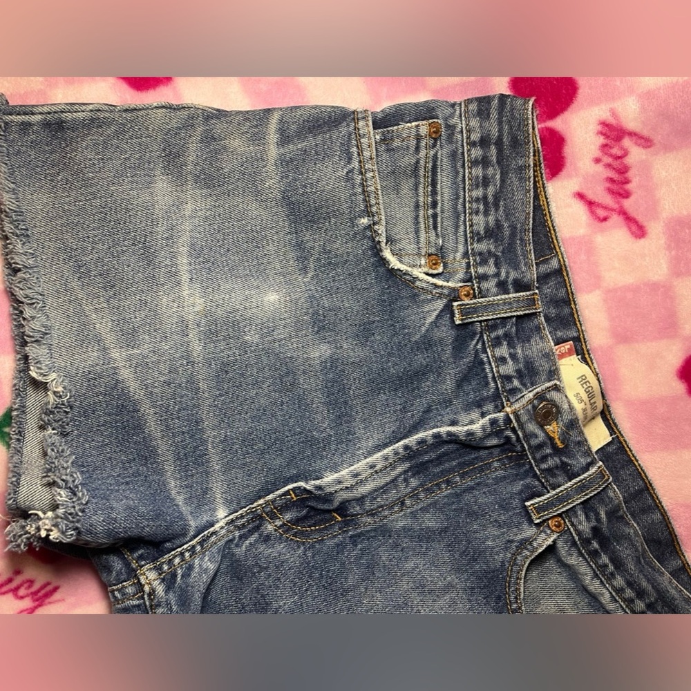Vintage 505 Levi's Jean Shorts - Picture 4 of 11
